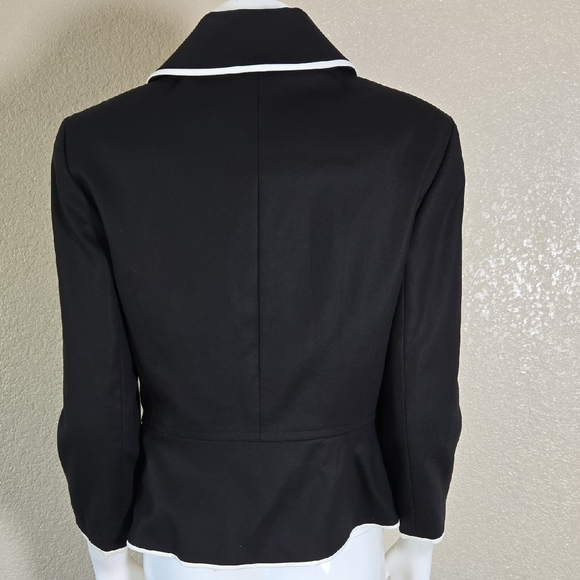 Ann Taylor Black and White Blazer with Tailored Fit - Picture 5 of 6